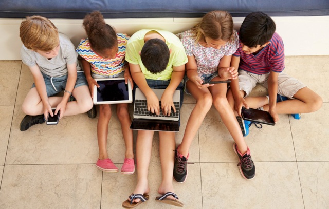Parenting Digital Kids: Navigating the Challenges and Opportunities in the Digital Age